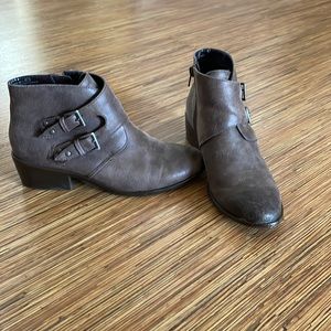 Aerosoles low bootie Size 7